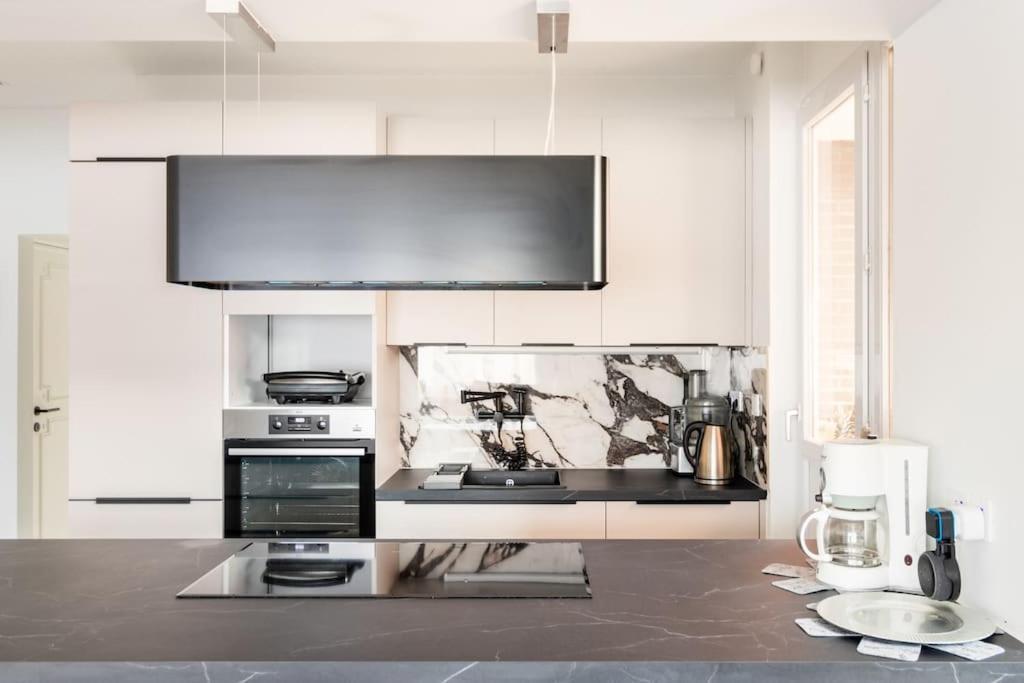 European Heart 2-Bedroom Flat. ブリュッセル エクステリア 写真