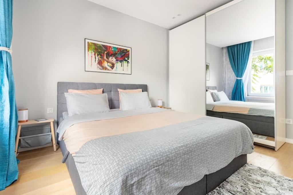 European Heart 2-Bedroom Flat. ブリュッセル エクステリア 写真