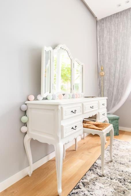 European Heart 2-Bedroom Flat. ブリュッセル エクステリア 写真