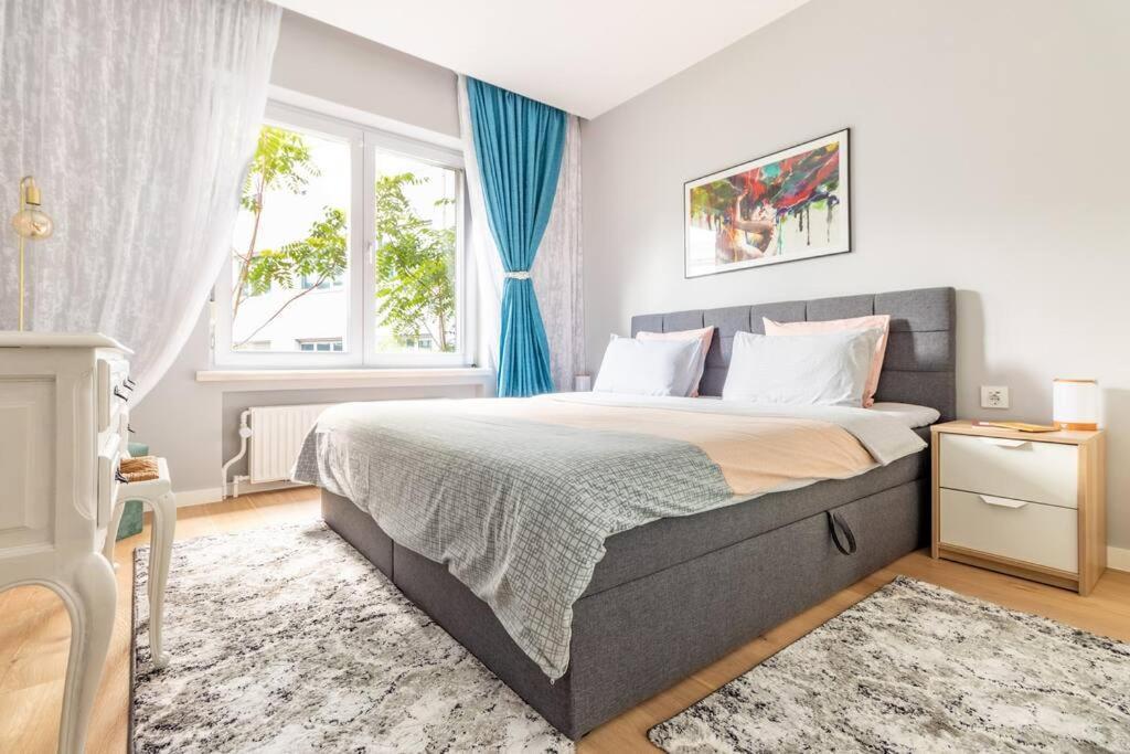 European Heart 2-Bedroom Flat. ブリュッセル エクステリア 写真